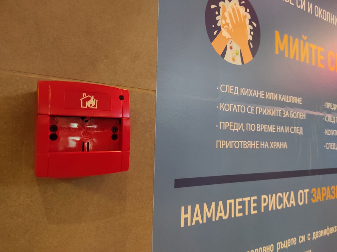 Издирват кой активира пожарната аларма в мол Галерия Бургас